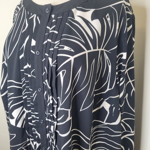 Catherines Womens 2X Button-Down Blouse Black White Leaf Print Polyester blend - Picture 2 of 6